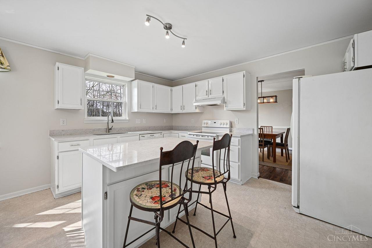 5984 Woodsbend Drive