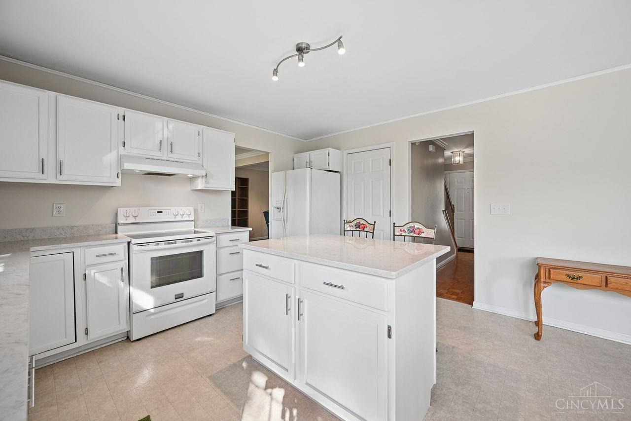 5984 Woodsbend Drive