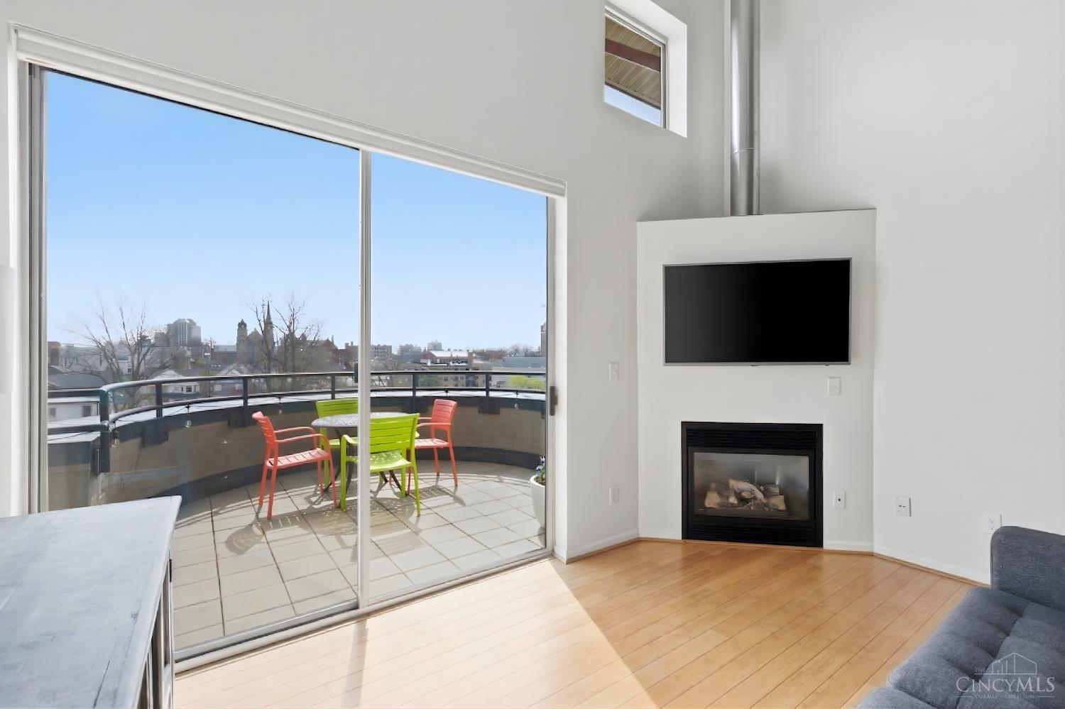 2700 Ashland Avenue 52