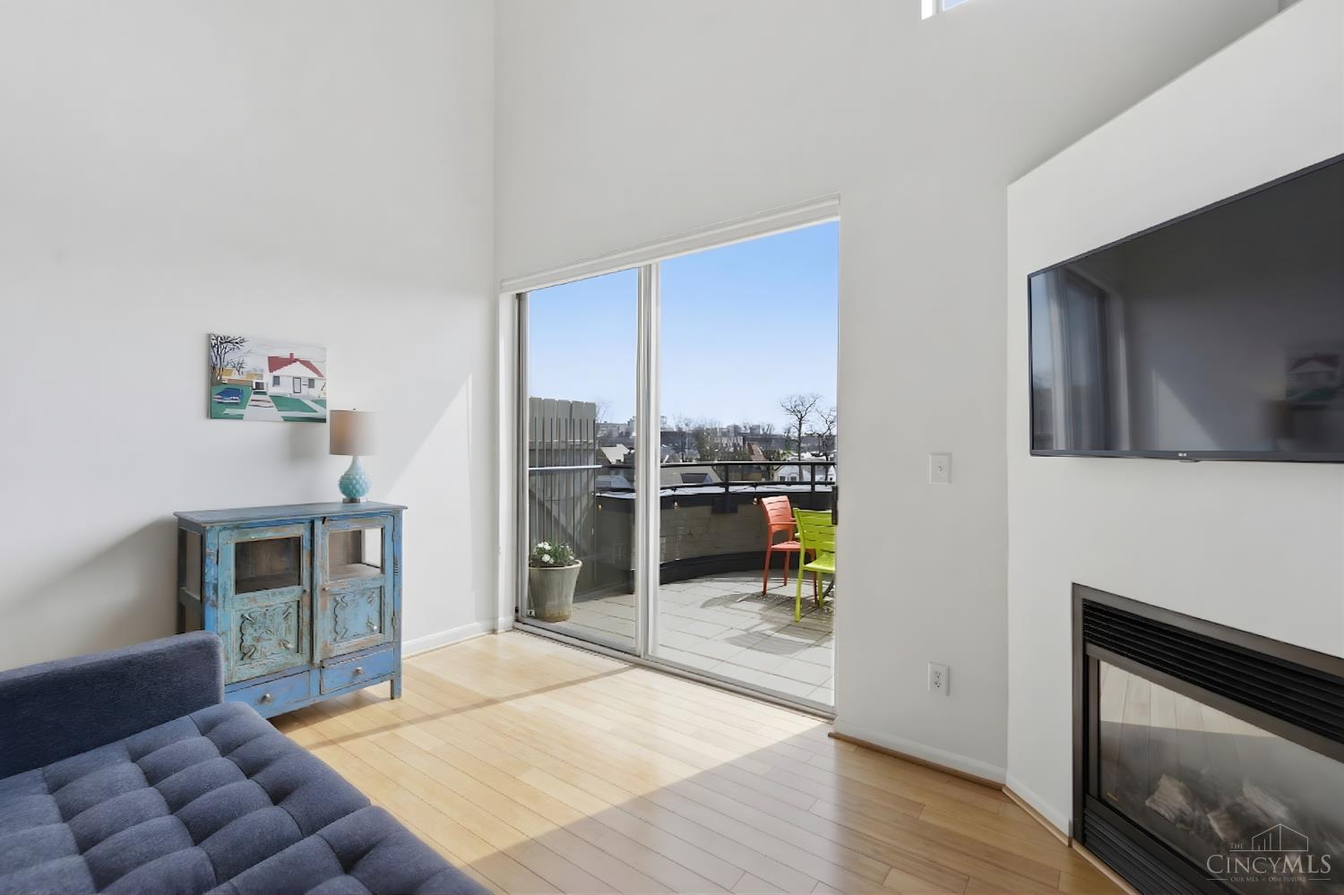 2700 Ashland Avenue 52