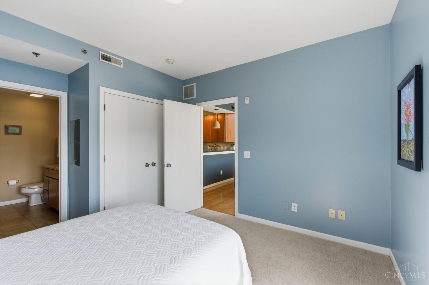 2700 Ashland Avenue 52