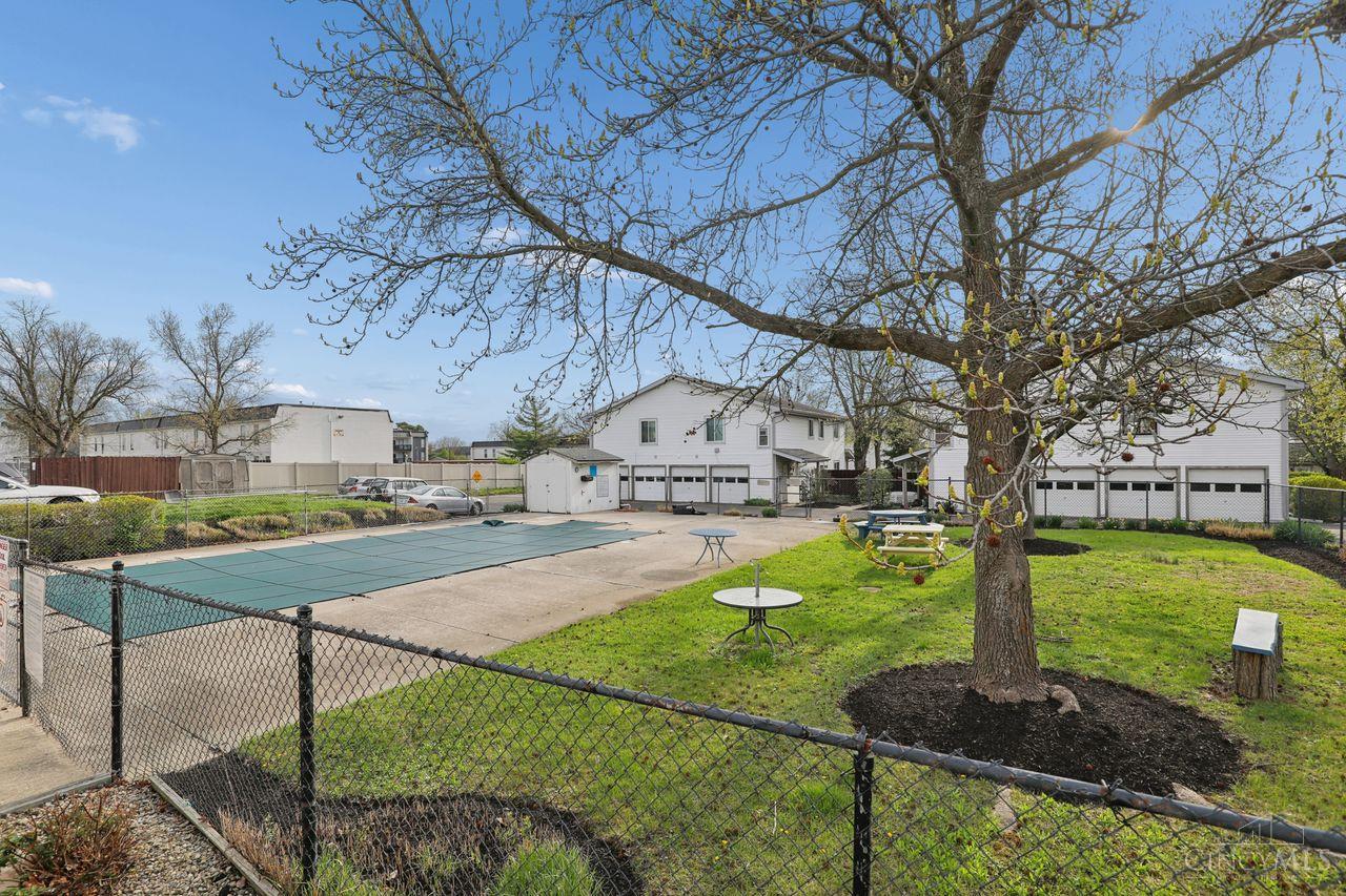 1044 E Crescentville Road