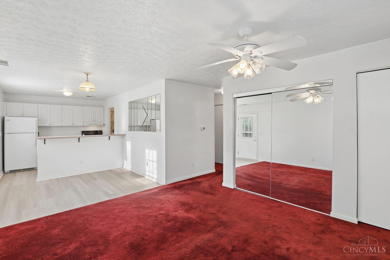 1044 E Crescentville Road