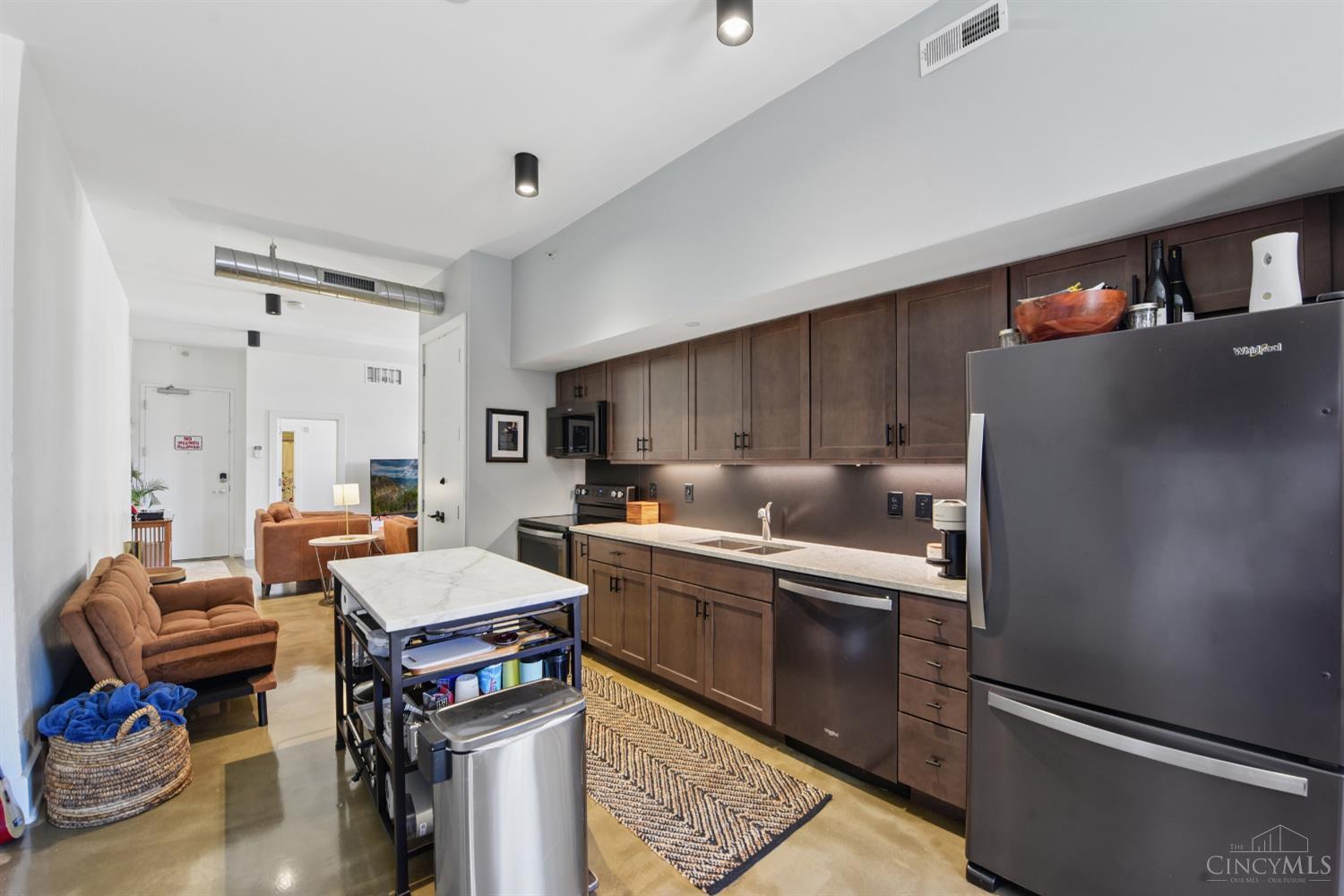 5 W Twelfth Street 1