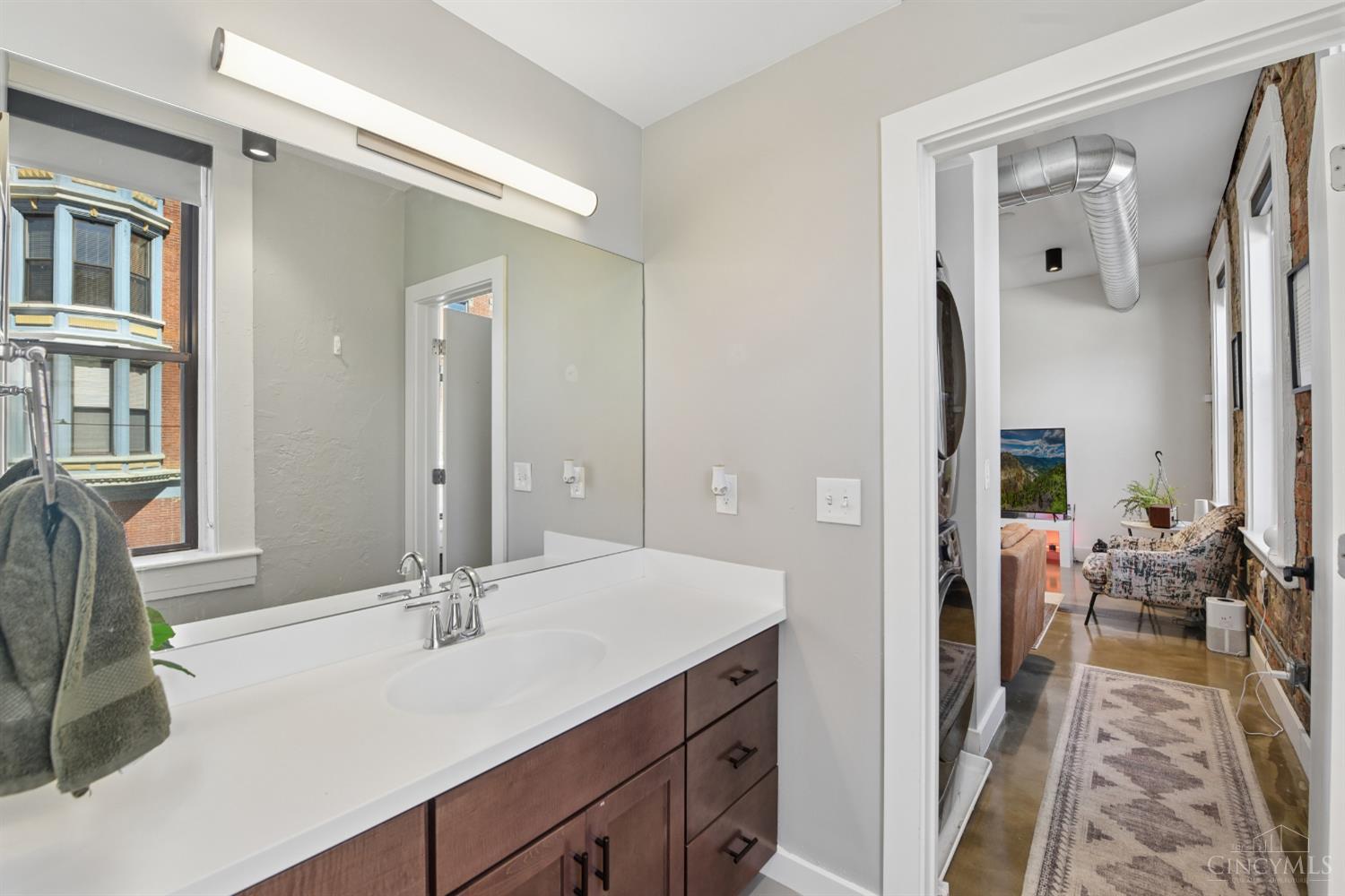 5 W Twelfth Street 1