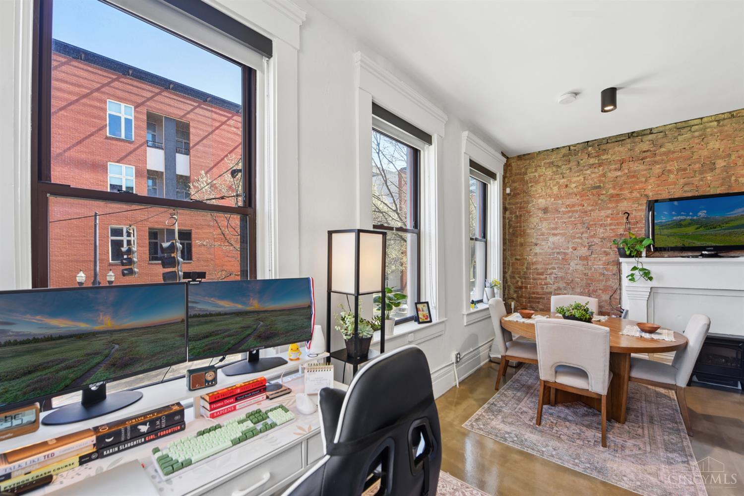 5 W Twelfth Street 1