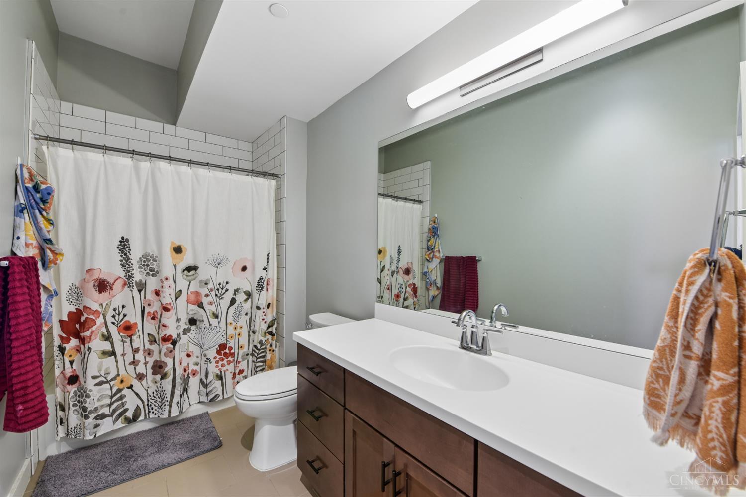 5 W Twelfth Street 1