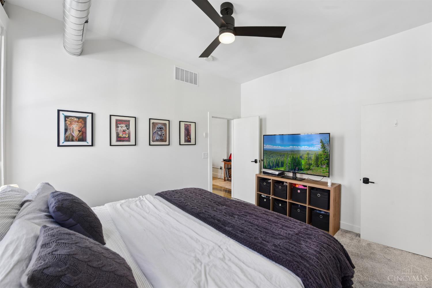 5 W Twelfth Street 1