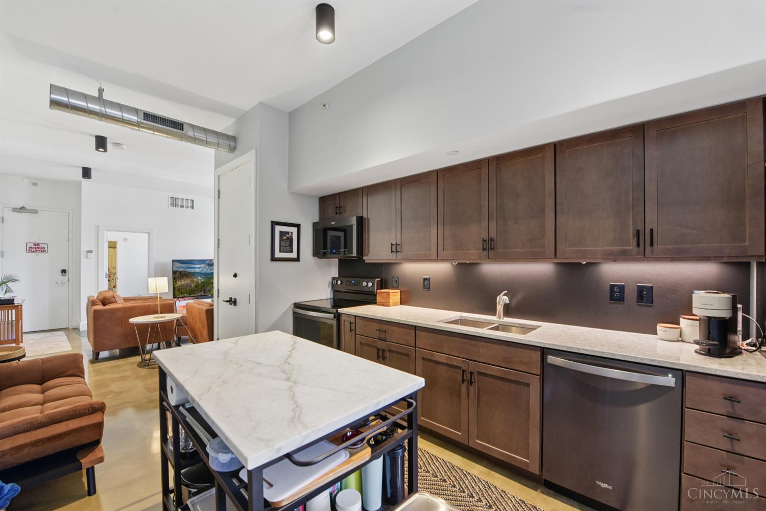 5 W Twelfth Street 1