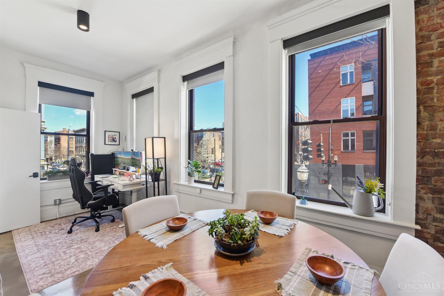 5 W Twelfth Street 1