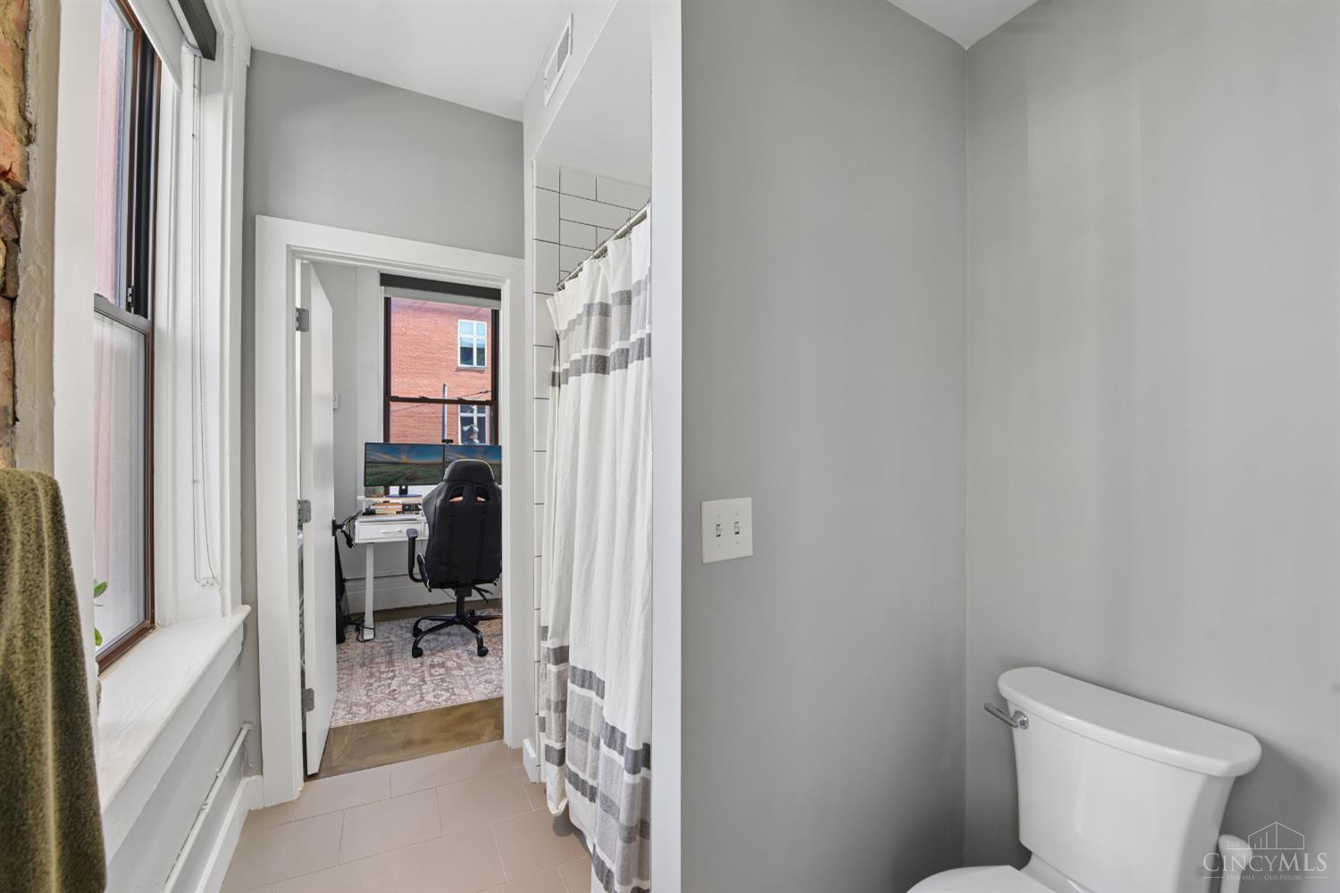 5 W Twelfth Street 1