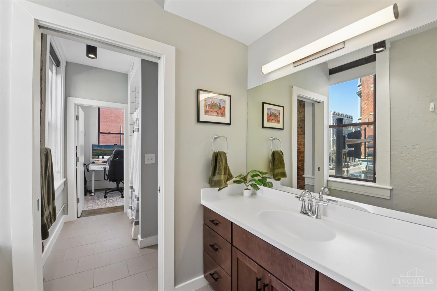 5 W Twelfth Street 1