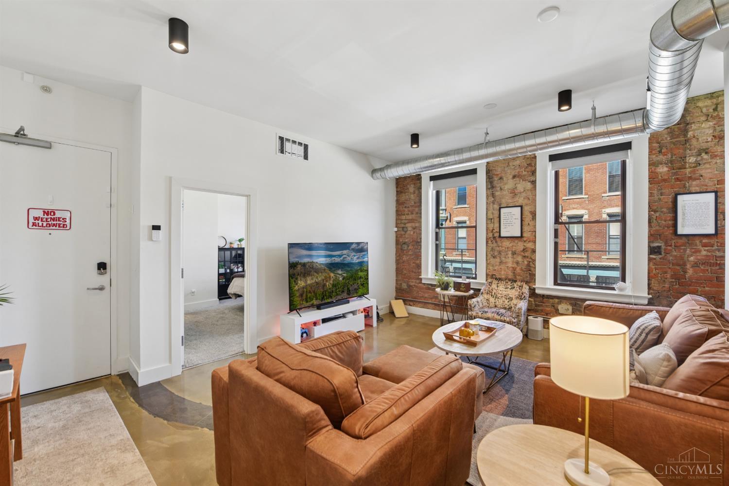 5 W Twelfth Street 1