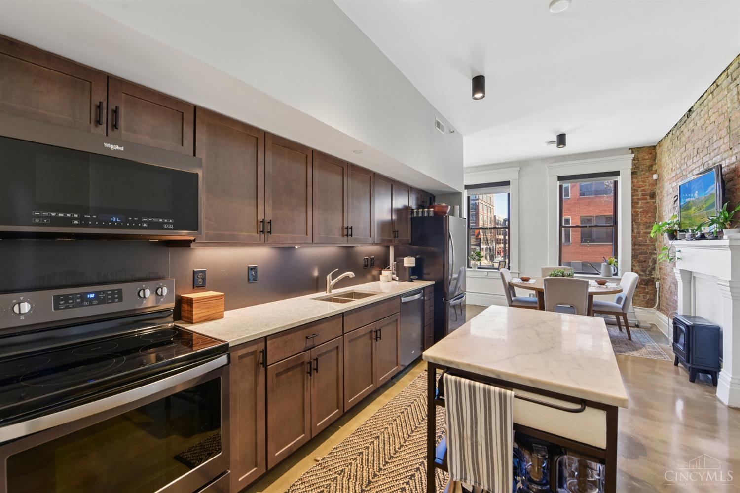 5 W Twelfth Street 1