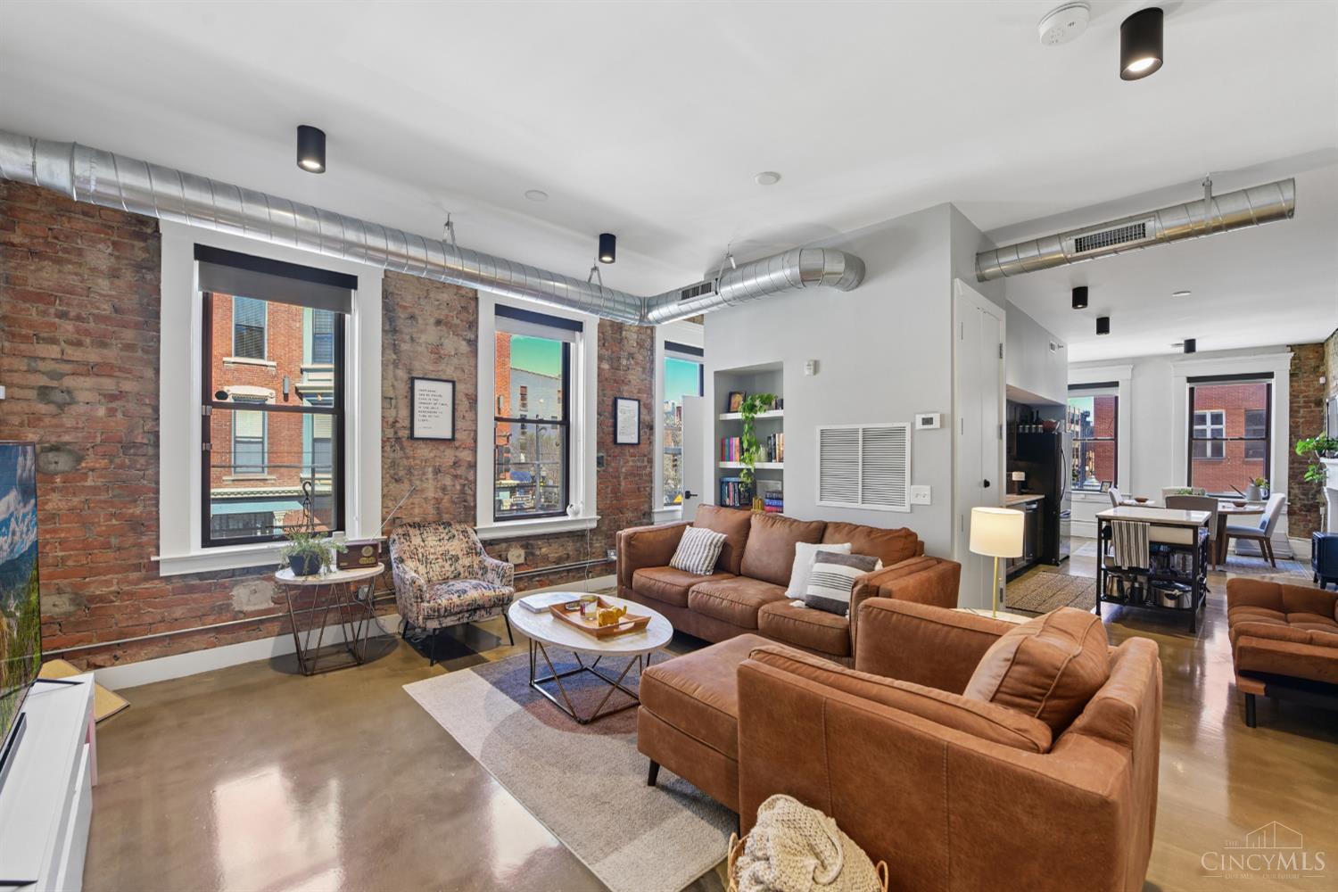 5 W Twelfth Street 1