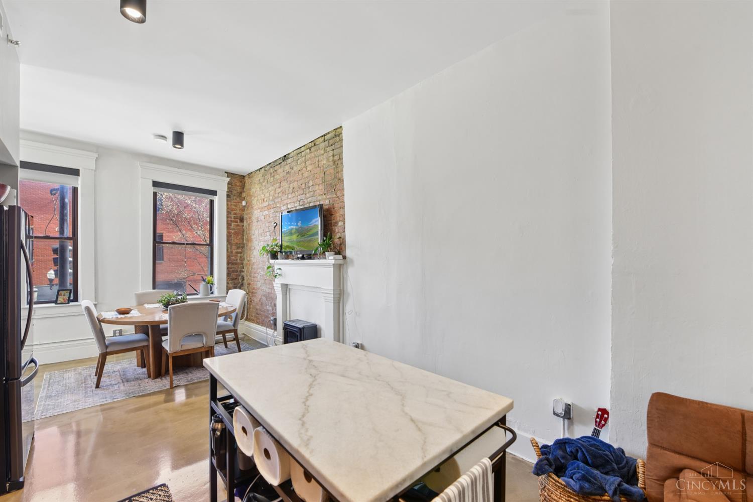 5 W Twelfth Street 1