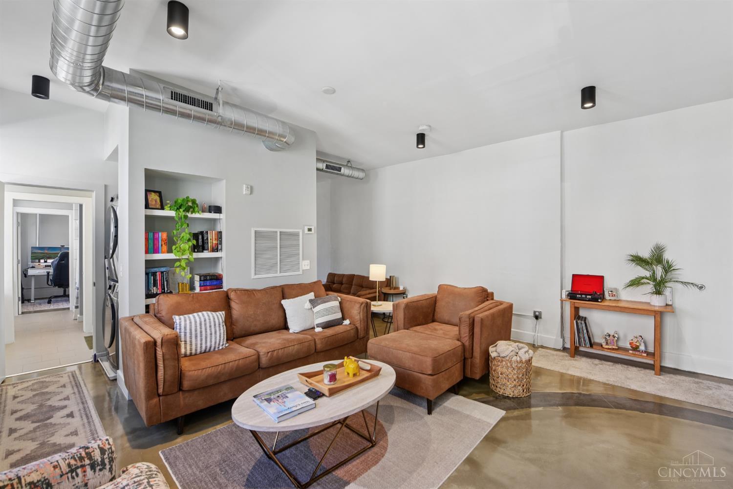 5 W Twelfth Street 1