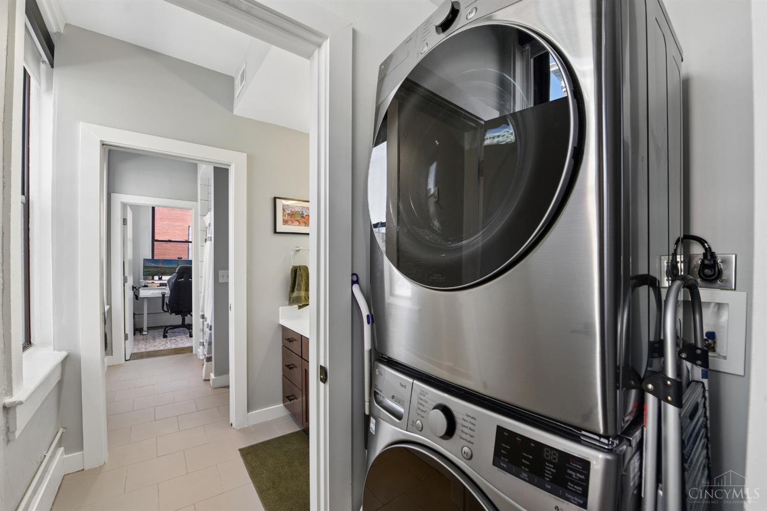 5 W Twelfth Street 1