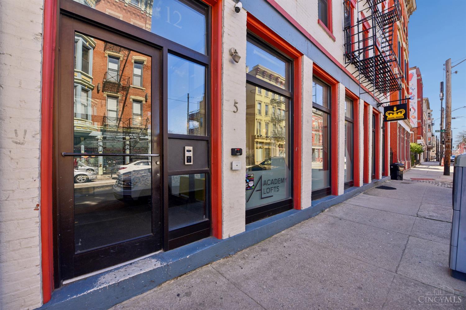 5 W Twelfth Street 1