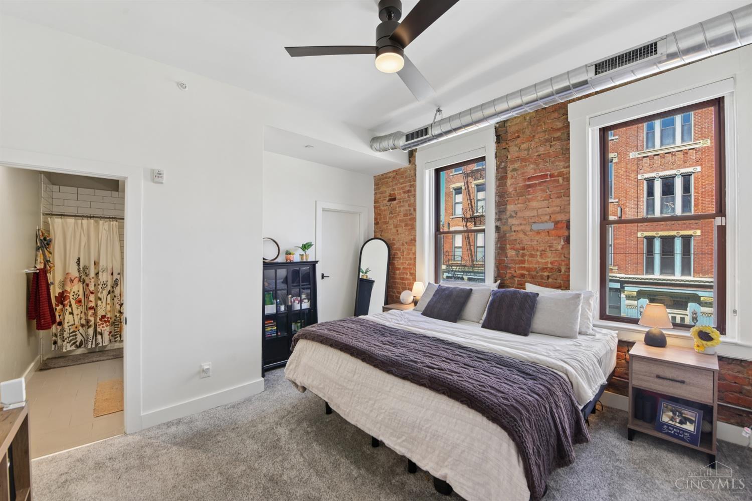 5 W Twelfth Street 1