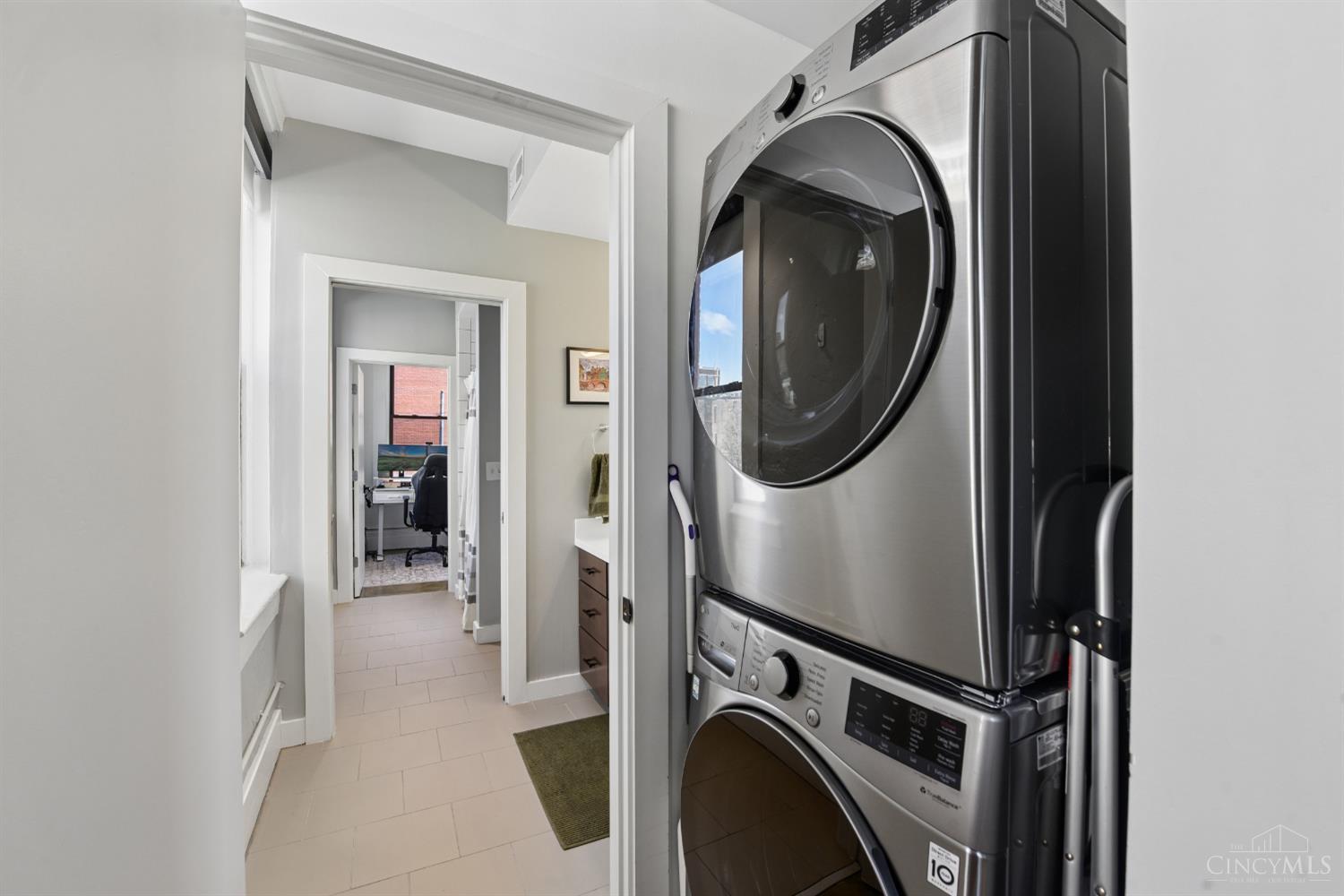 5 W Twelfth Street 1