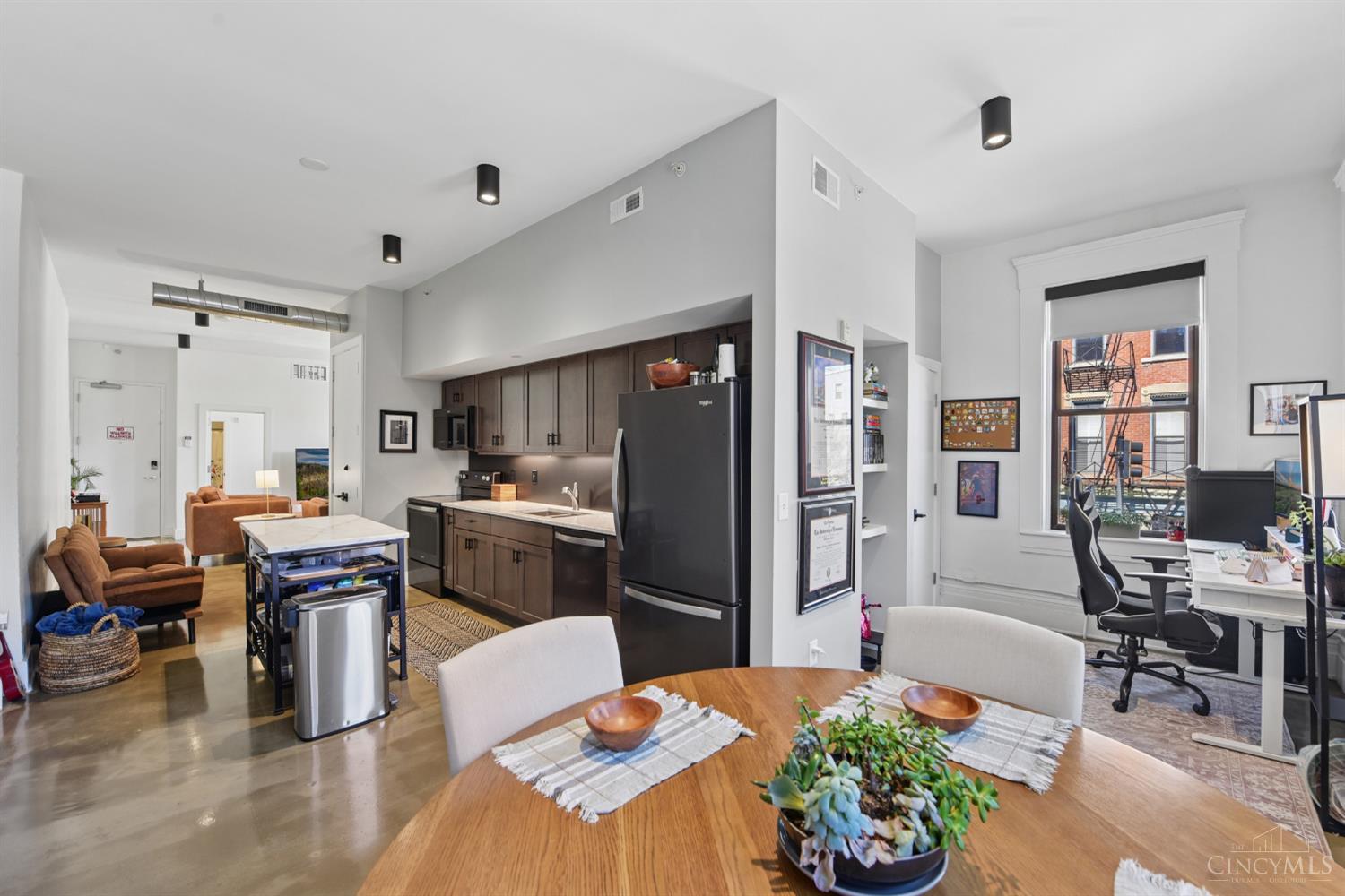 5 W Twelfth Street 1