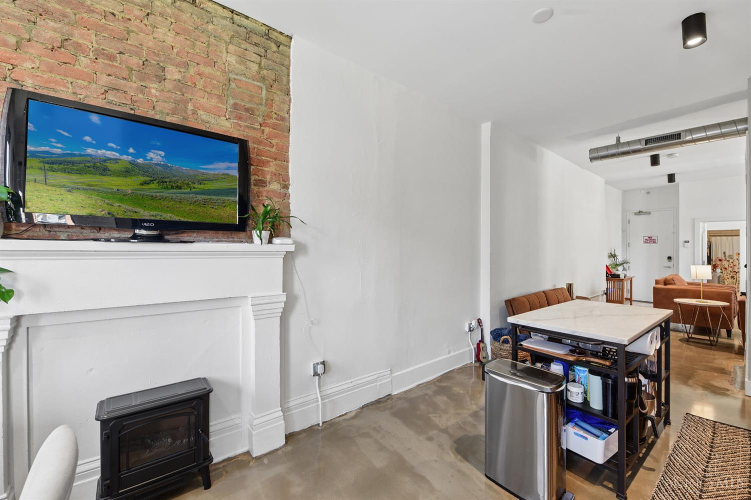 5 W Twelfth Street 1