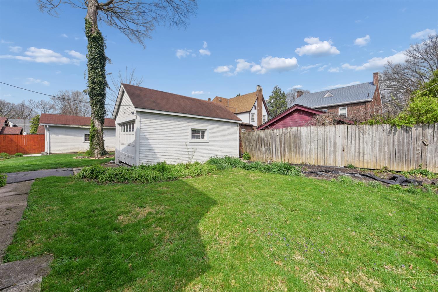 2512 Moundview Drive