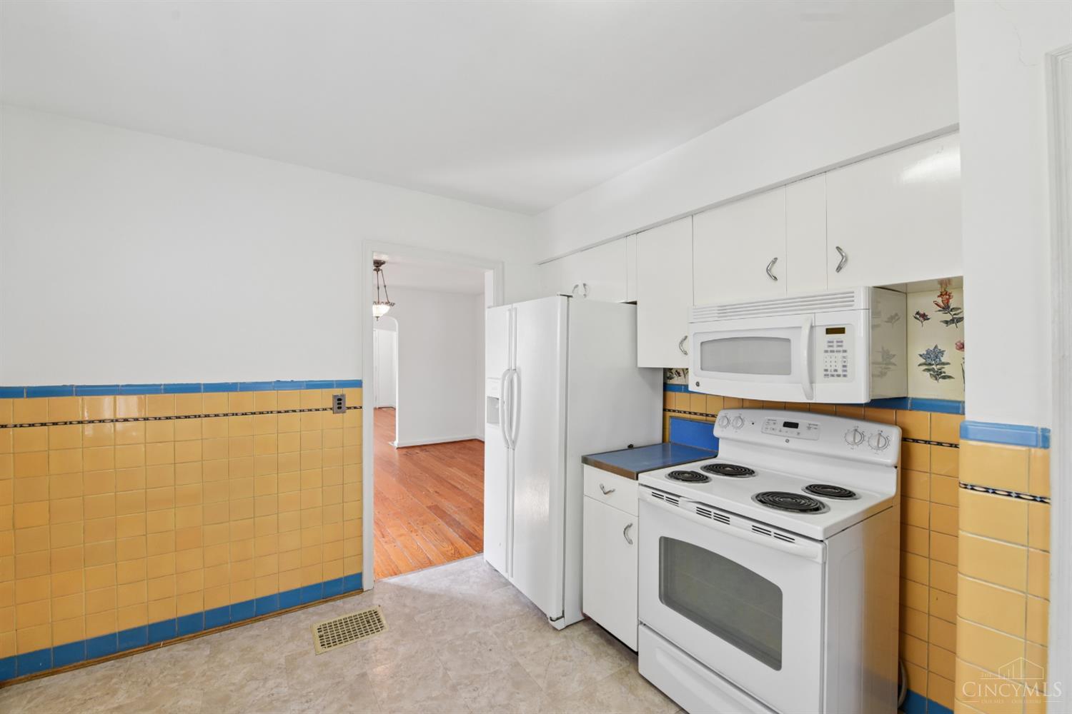 2512 Moundview Drive