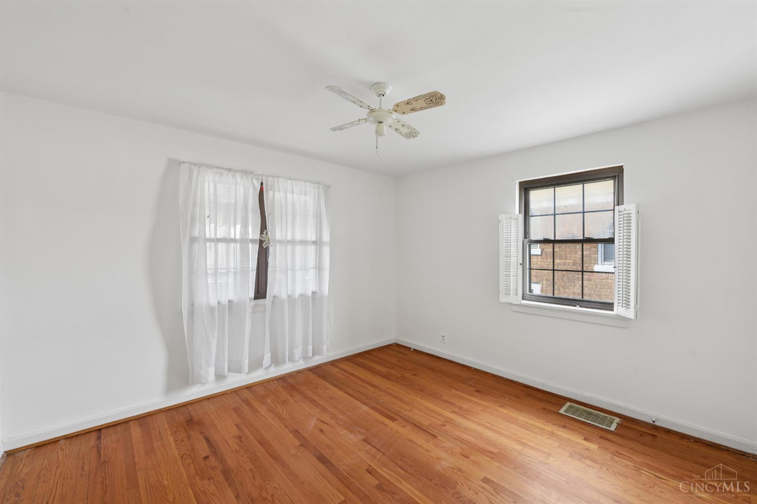 2512 Moundview Drive