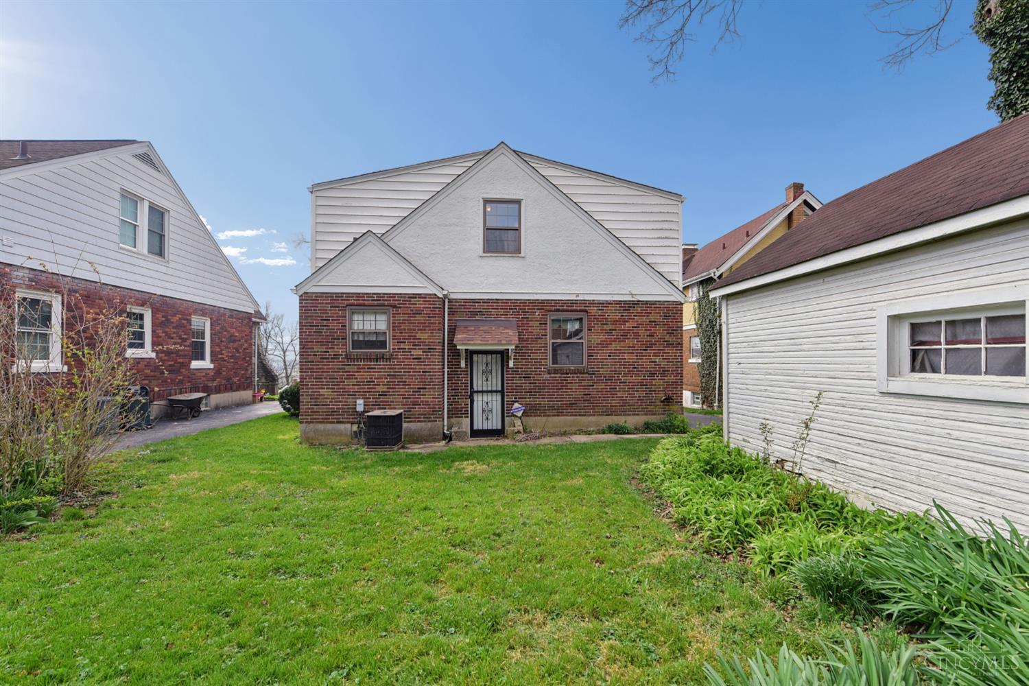 2512 Moundview Drive