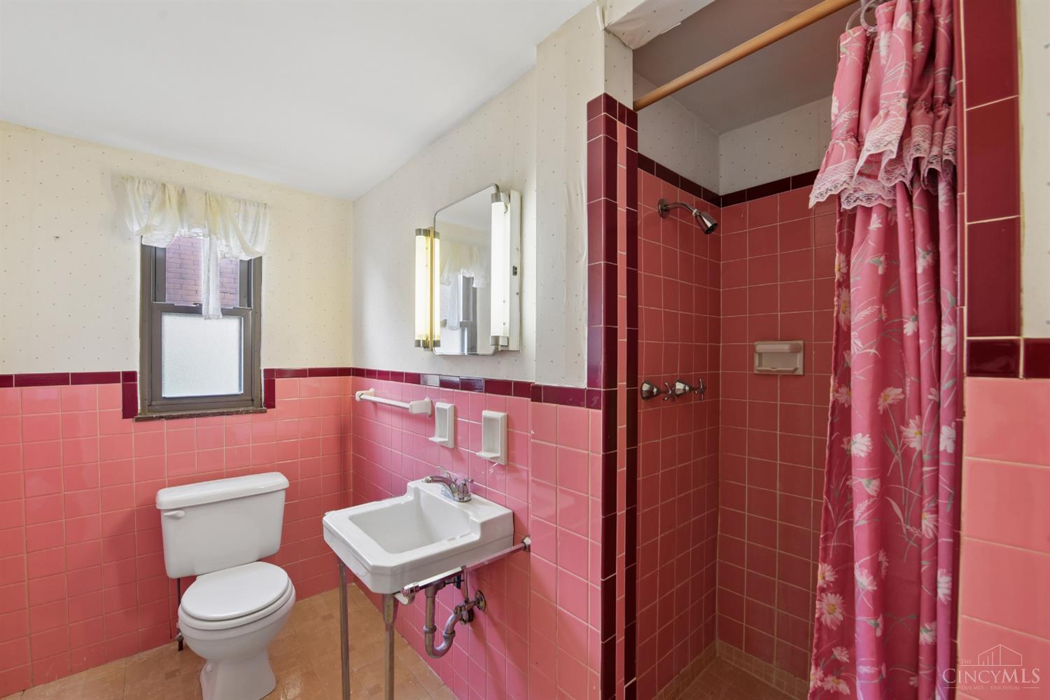 2512 Moundview Drive