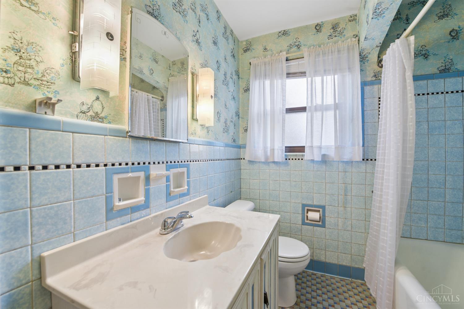 2512 Moundview Drive