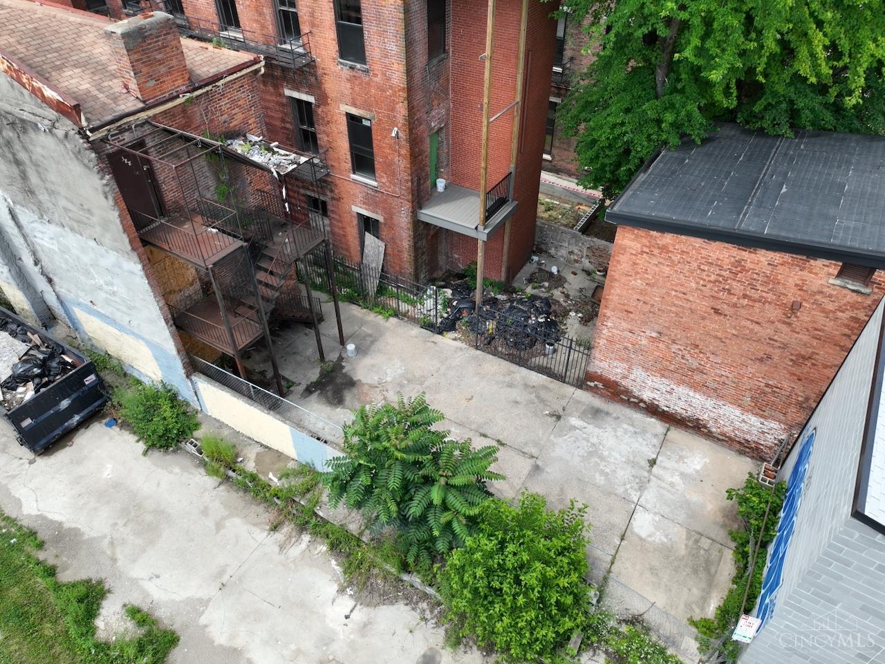 1606 Elm Street