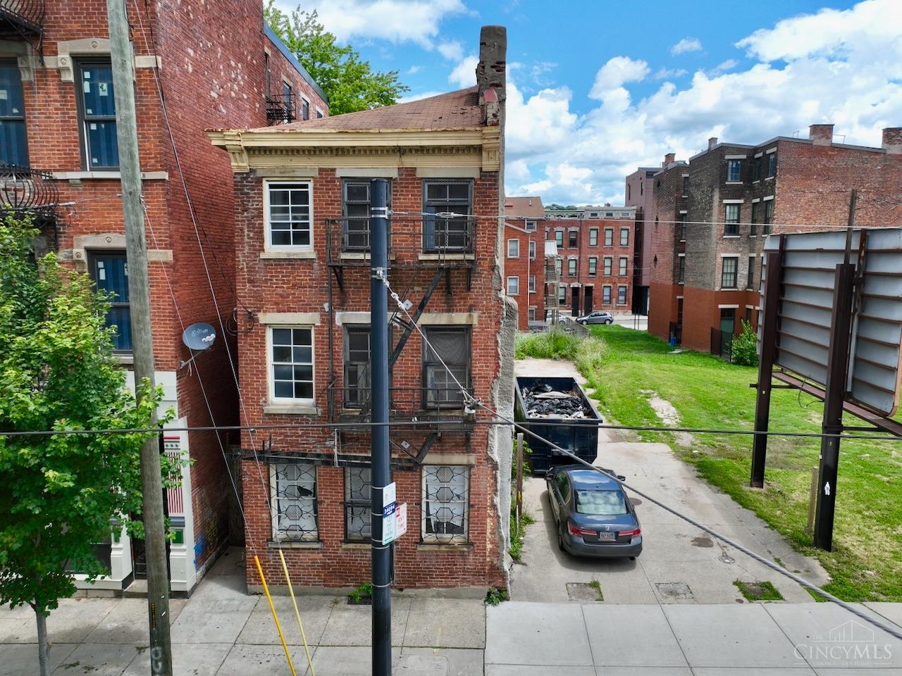 1606 Elm Street
