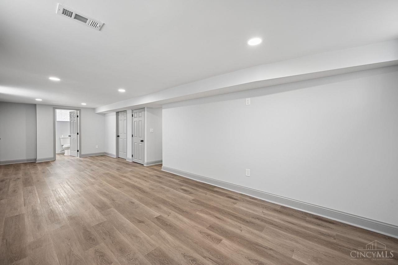 6826 Sampson Lane