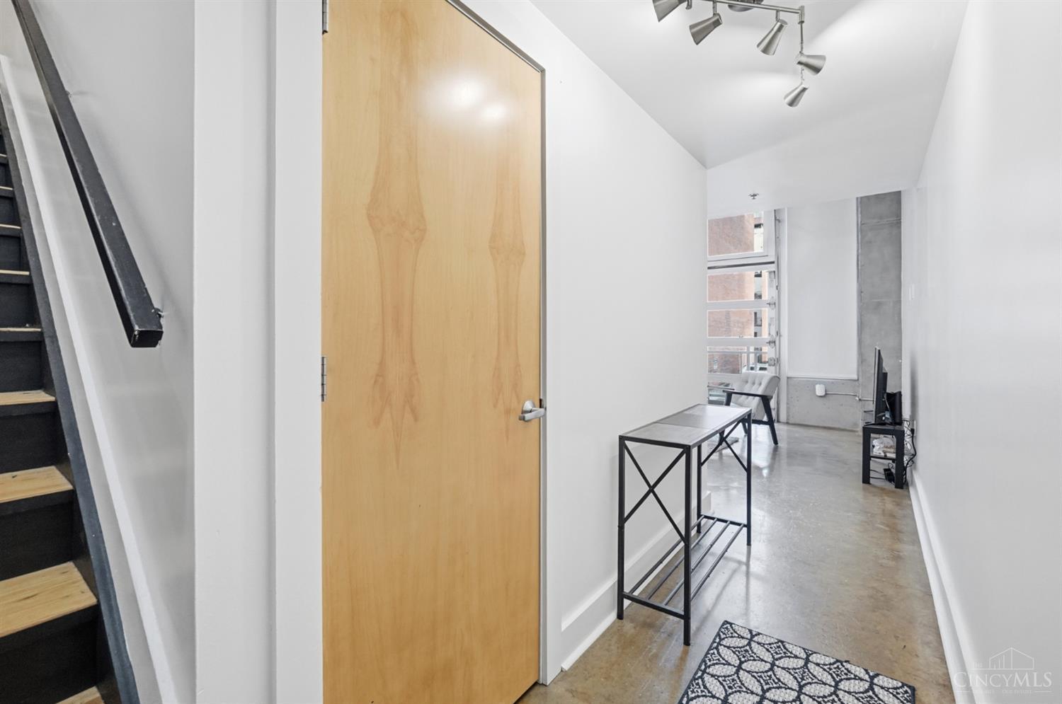 353 W Fourth Street 209