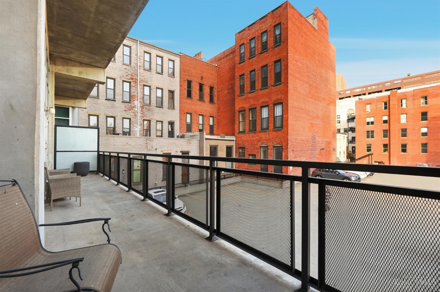 353 W Fourth Street 209