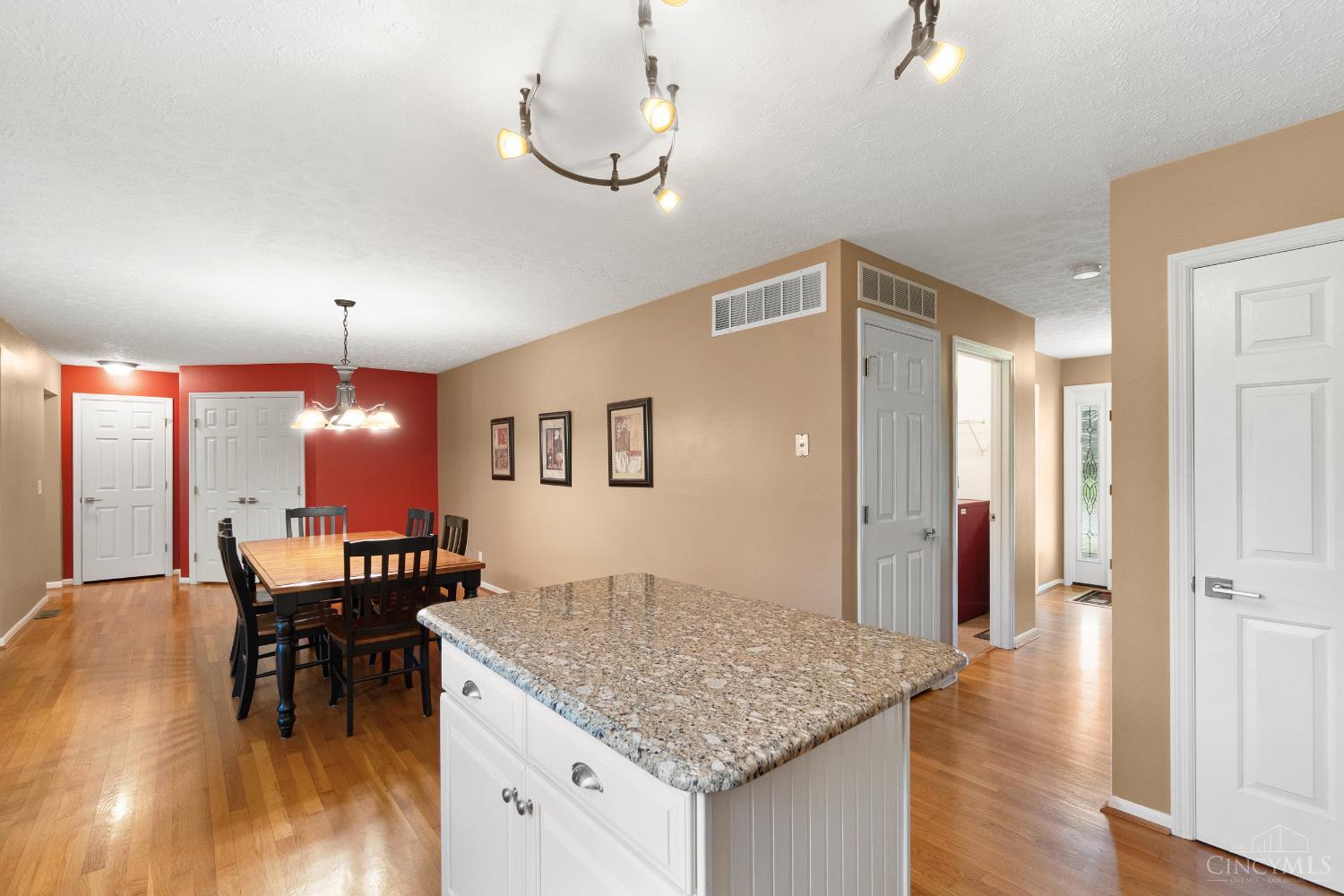 5660 Chestnut View Lane