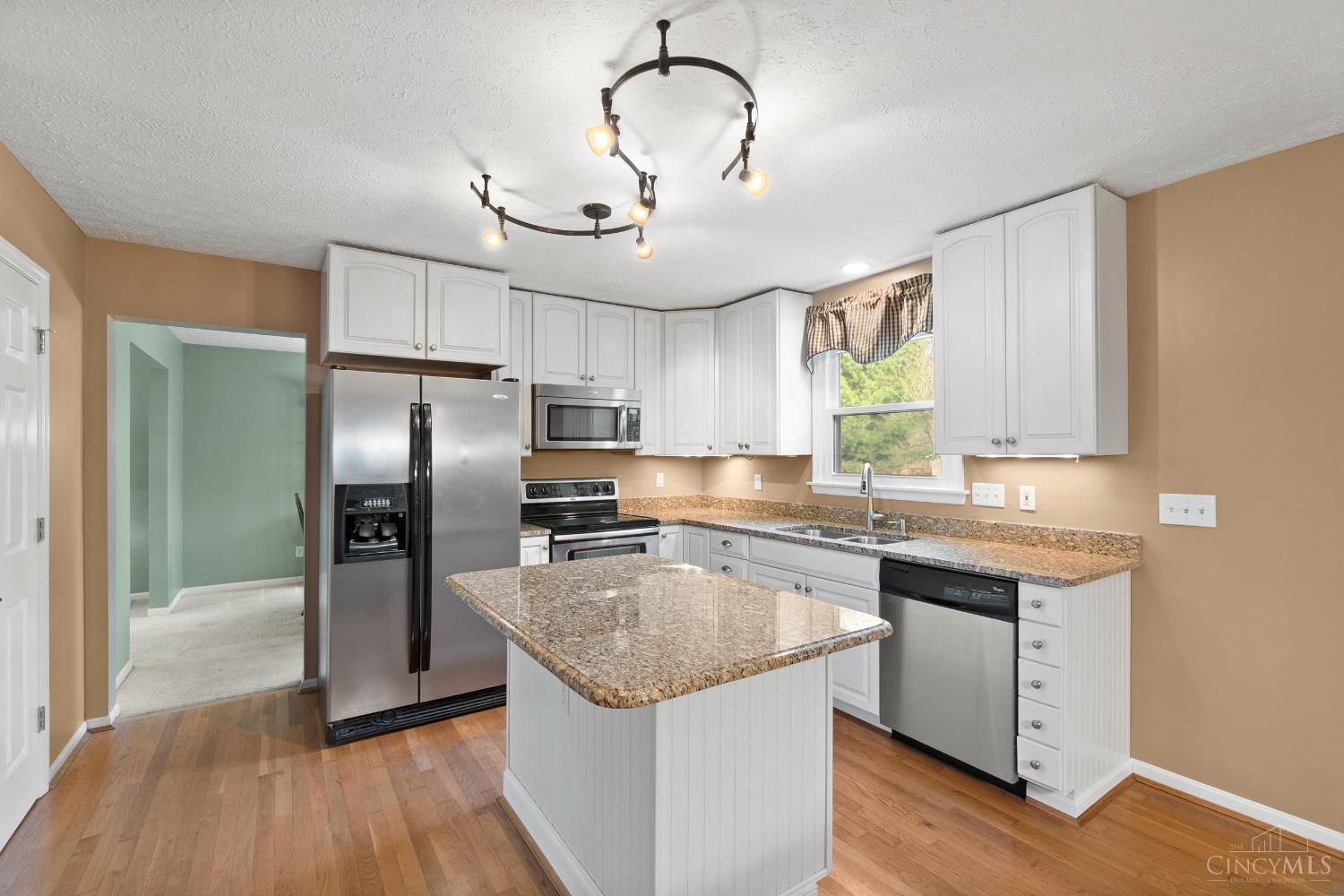 5660 Chestnut View Lane