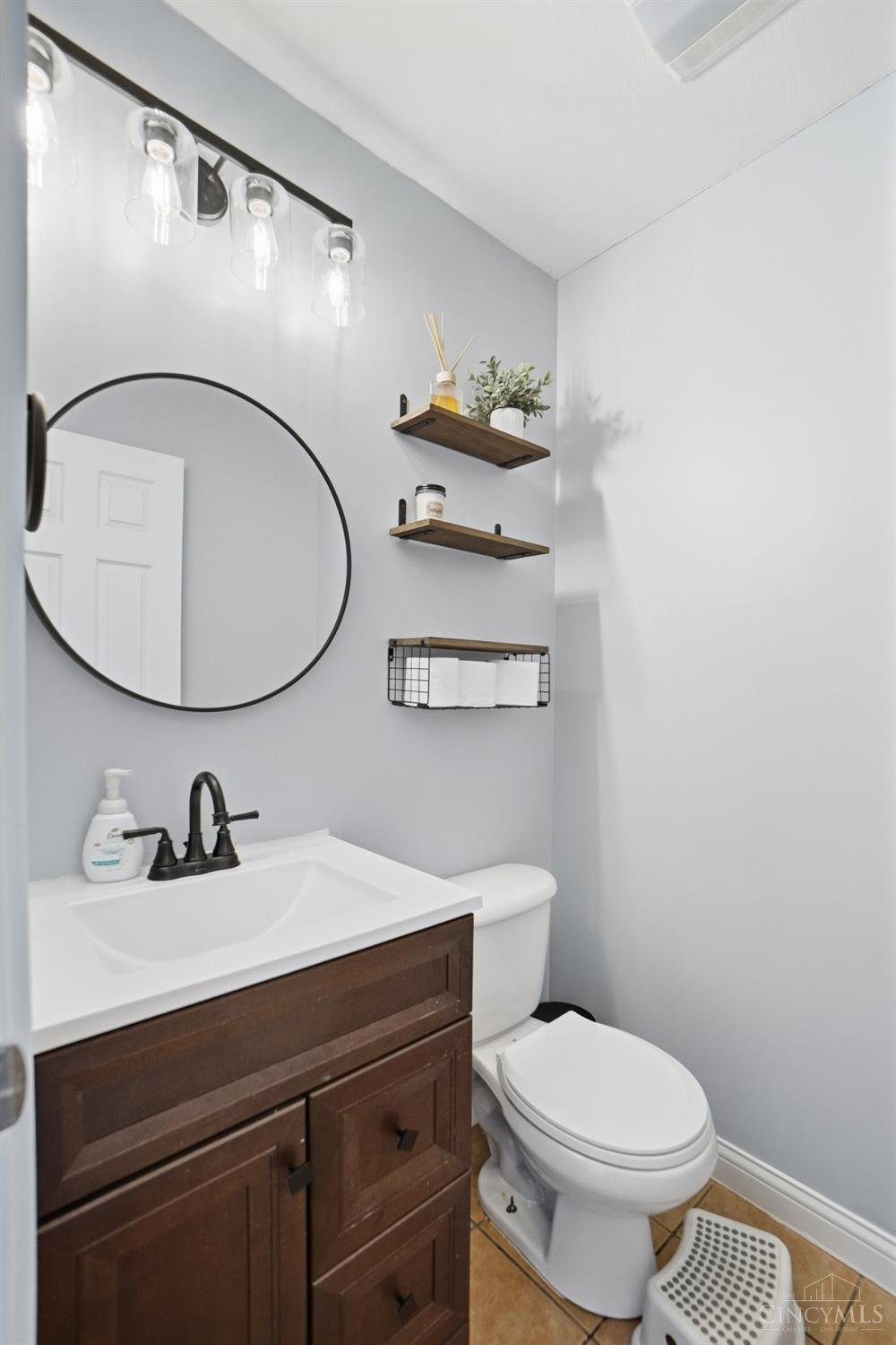 8145 Acorn Trail