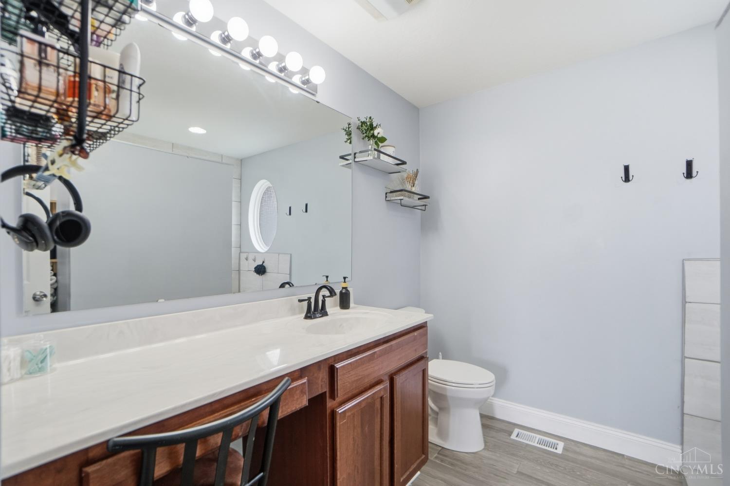 8145 Acorn Trail