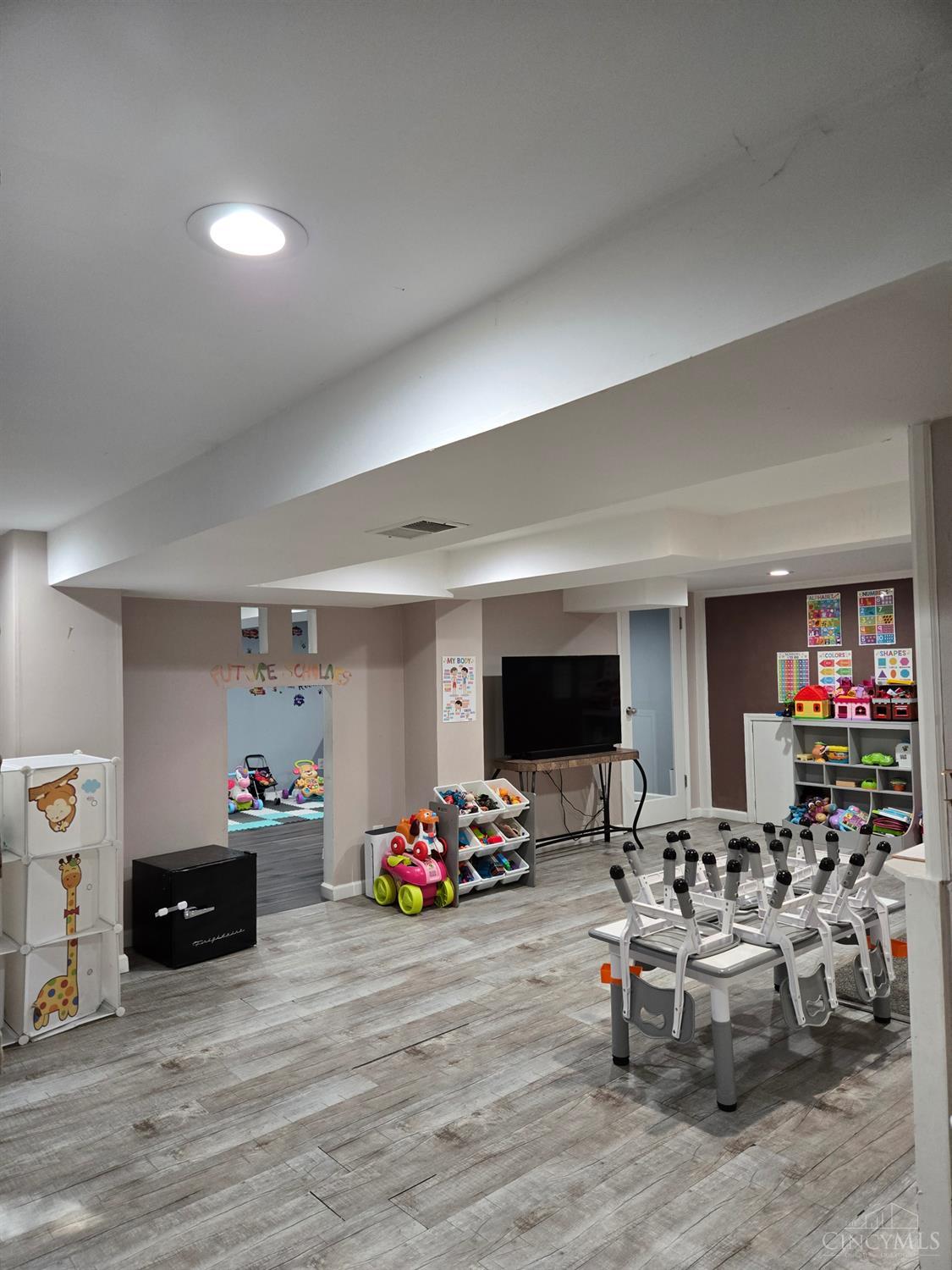 1042 Hollytree Drive