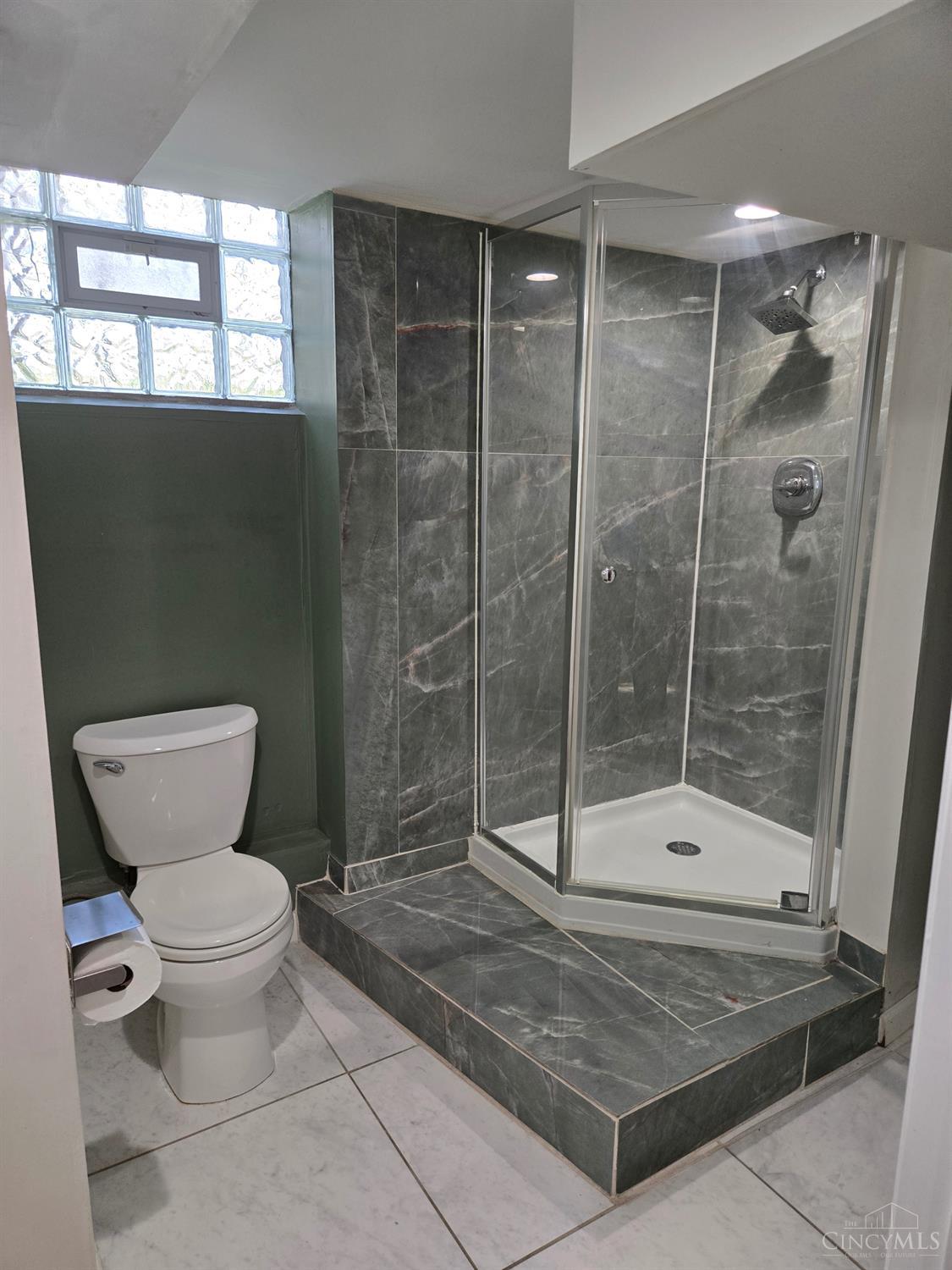 1042 Hollytree Drive