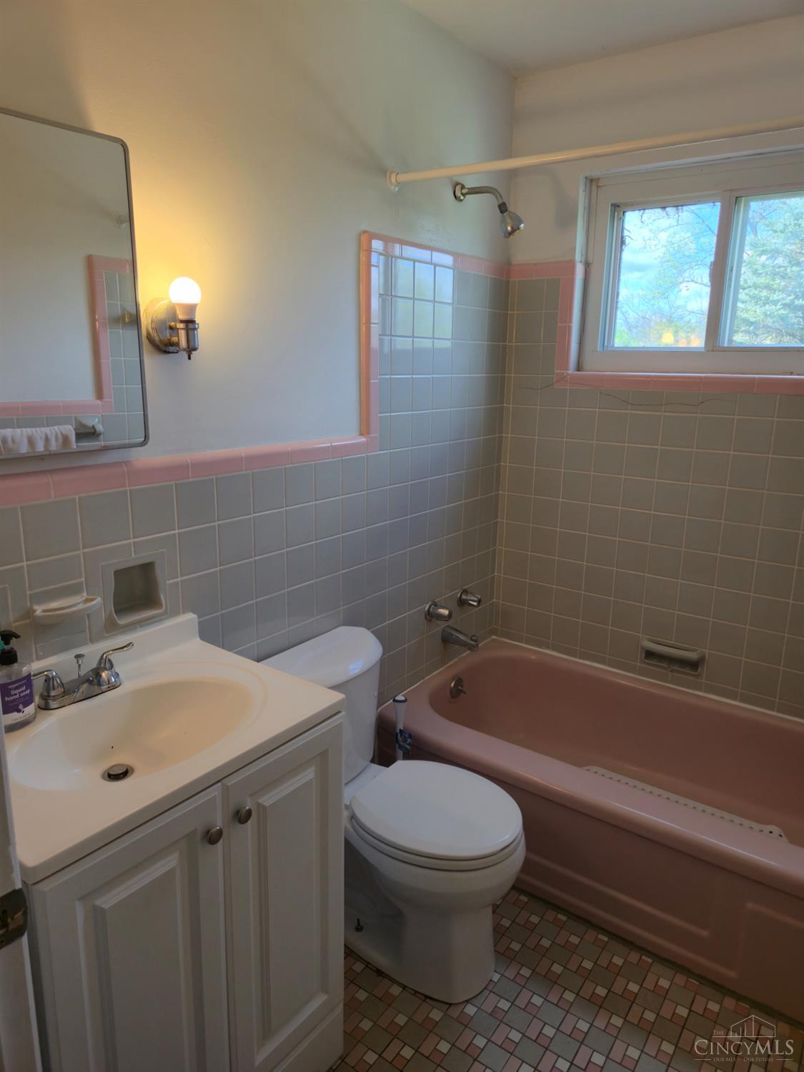 1042 Hollytree Drive