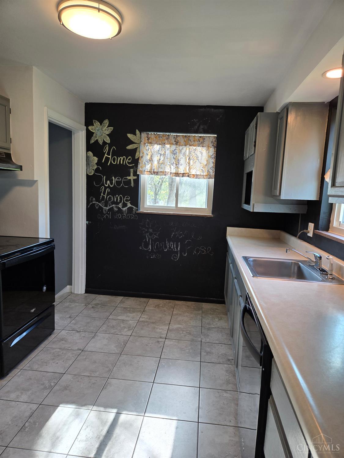 1042 Hollytree Drive