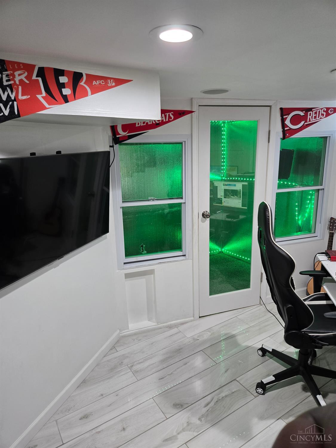 1042 Hollytree Drive