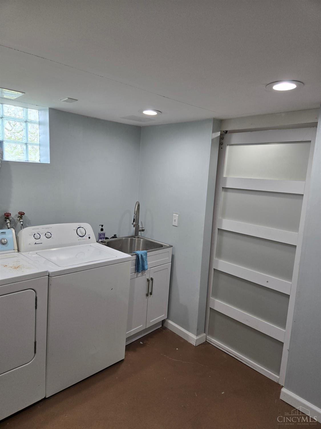 1042 Hollytree Drive