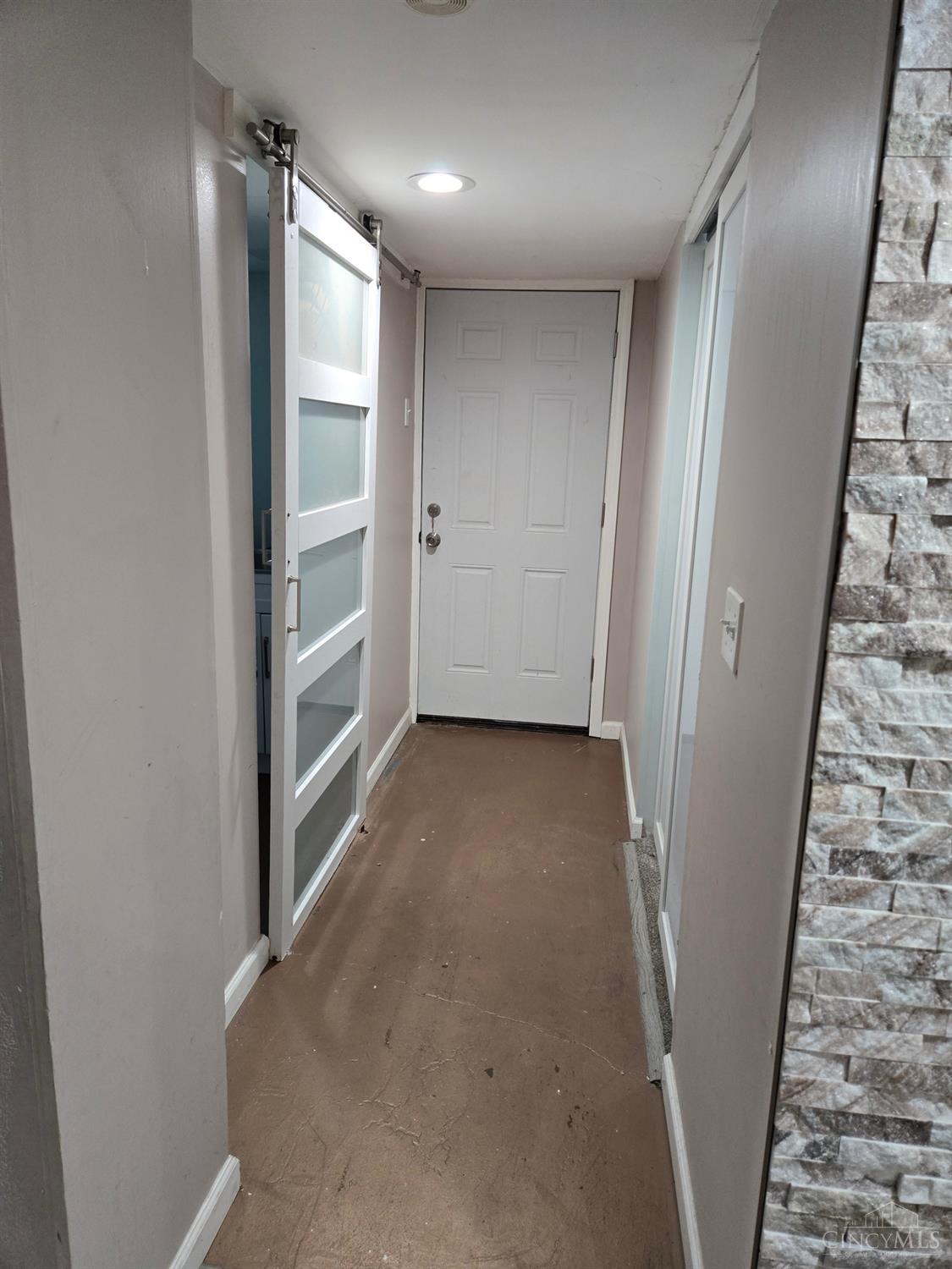 1042 Hollytree Drive