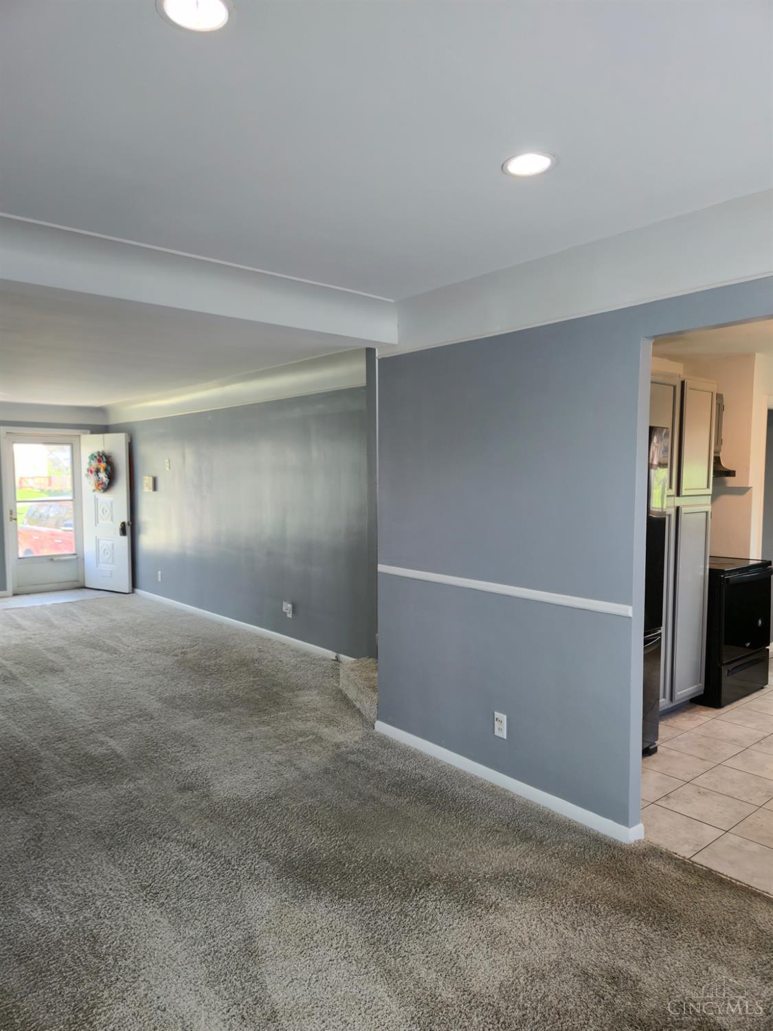 1042 Hollytree Drive